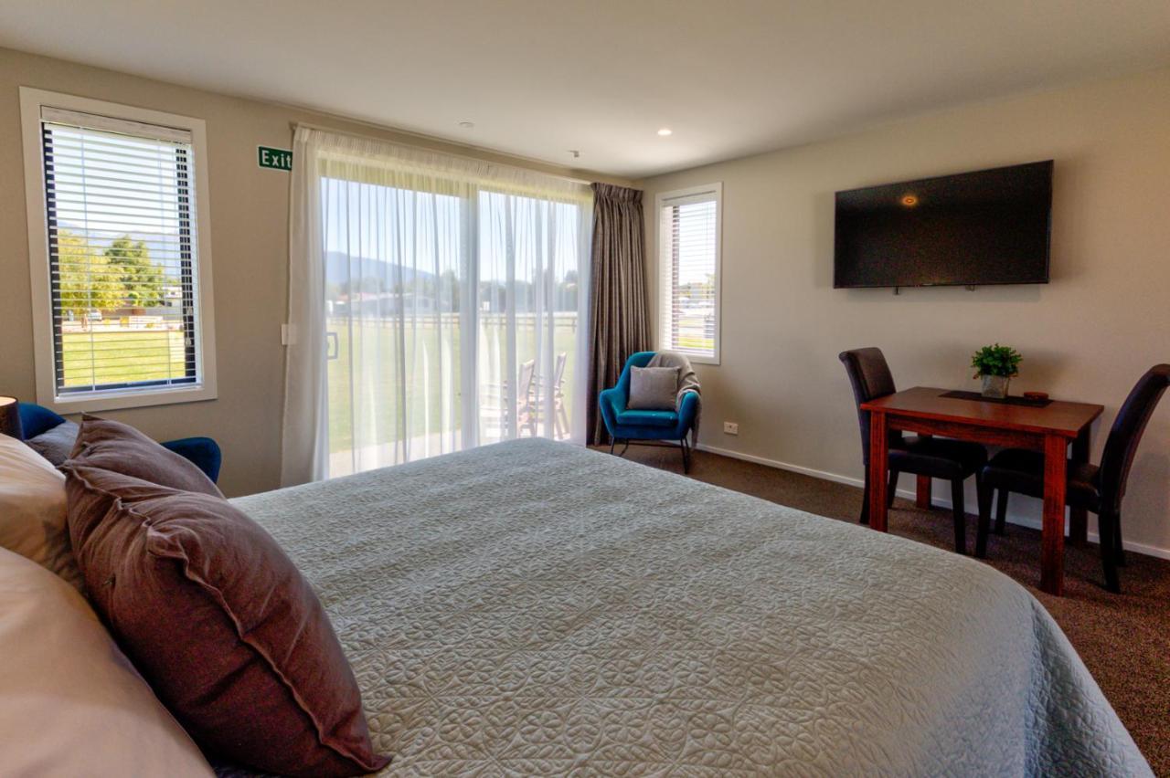 Annies On Milford Motel Te Anau Exterior photo