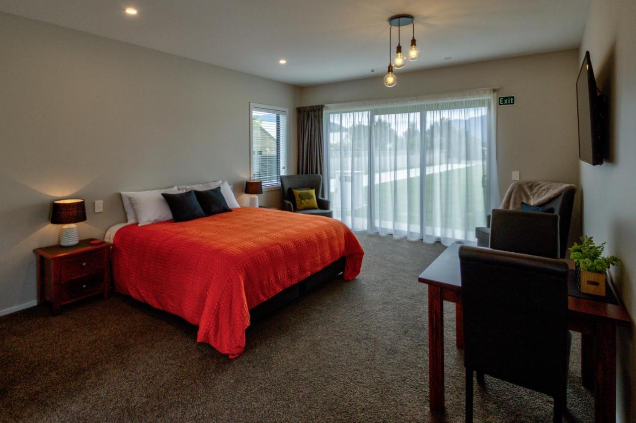 Annies On Milford Motel Te Anau Exterior photo